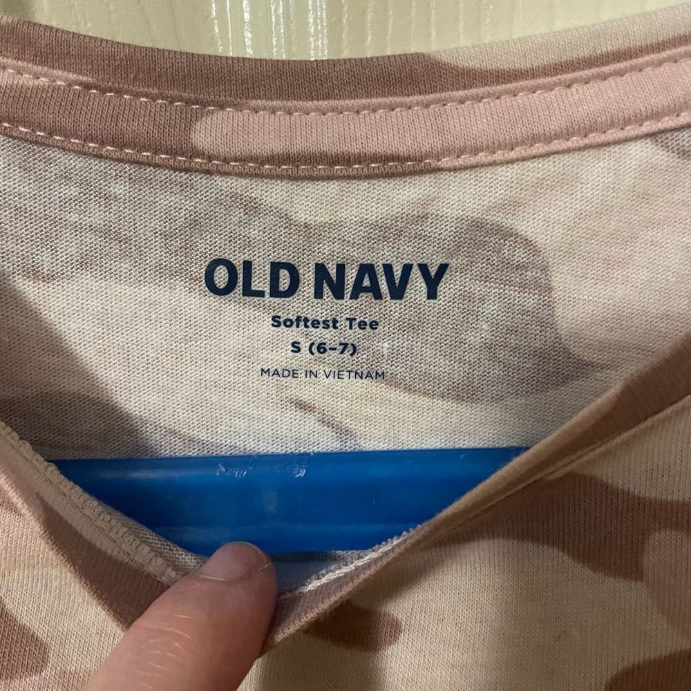 Girls OLD NAVY pink camo top T-shirt NEW WITH TAGS - Size small 6/7 - Picture 2 of 3